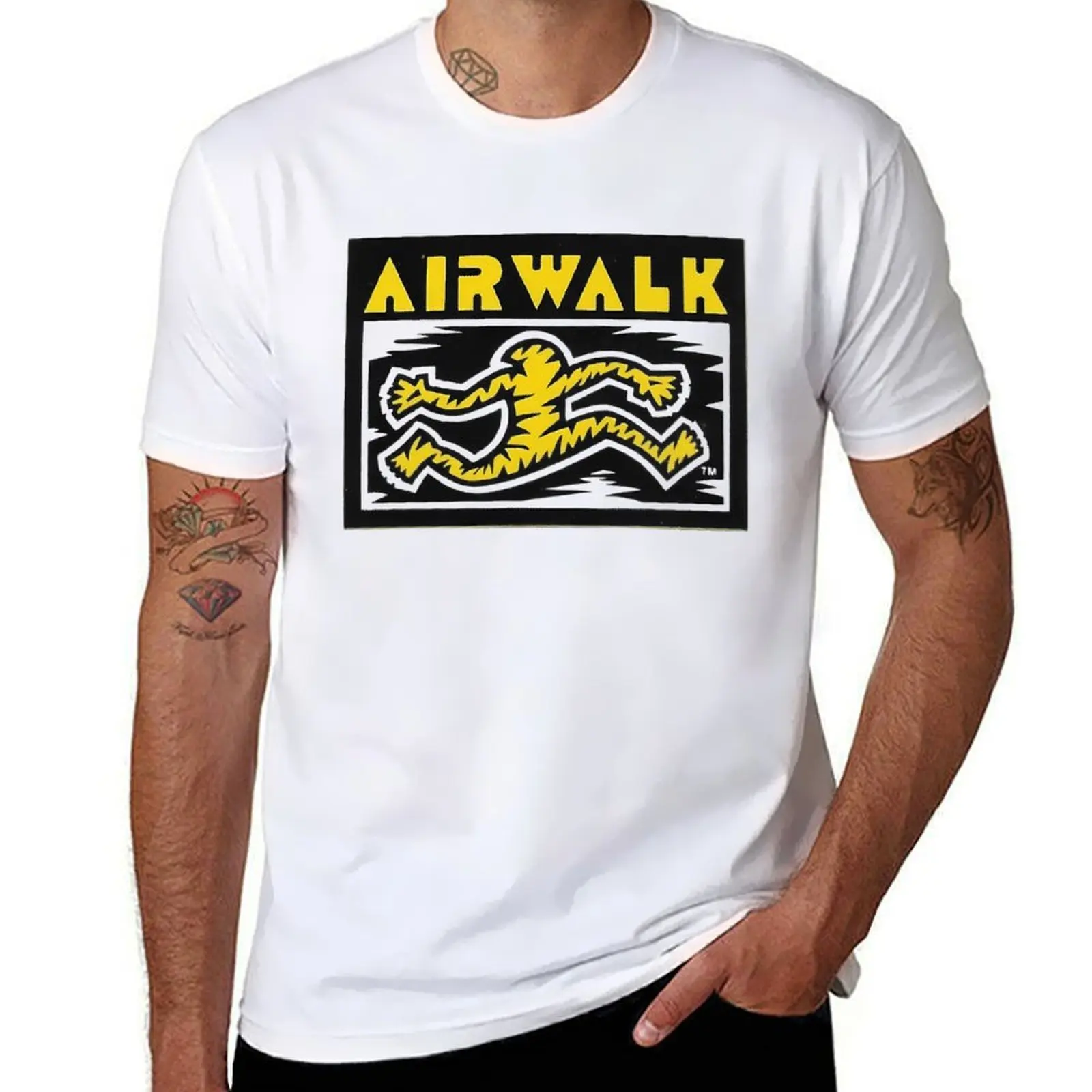 تي شيرت رجالي للجري، حذاء Airwalk للتزلج. تي شيرت أساسي تي شيرت تي شيرت