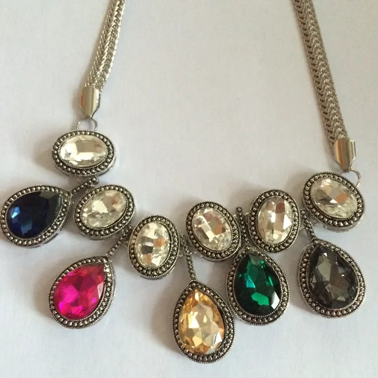 2025Ретро осенние и зимние аксессуары, высококачественное и модное ожерелье с ключицей и каплями воды для женщин