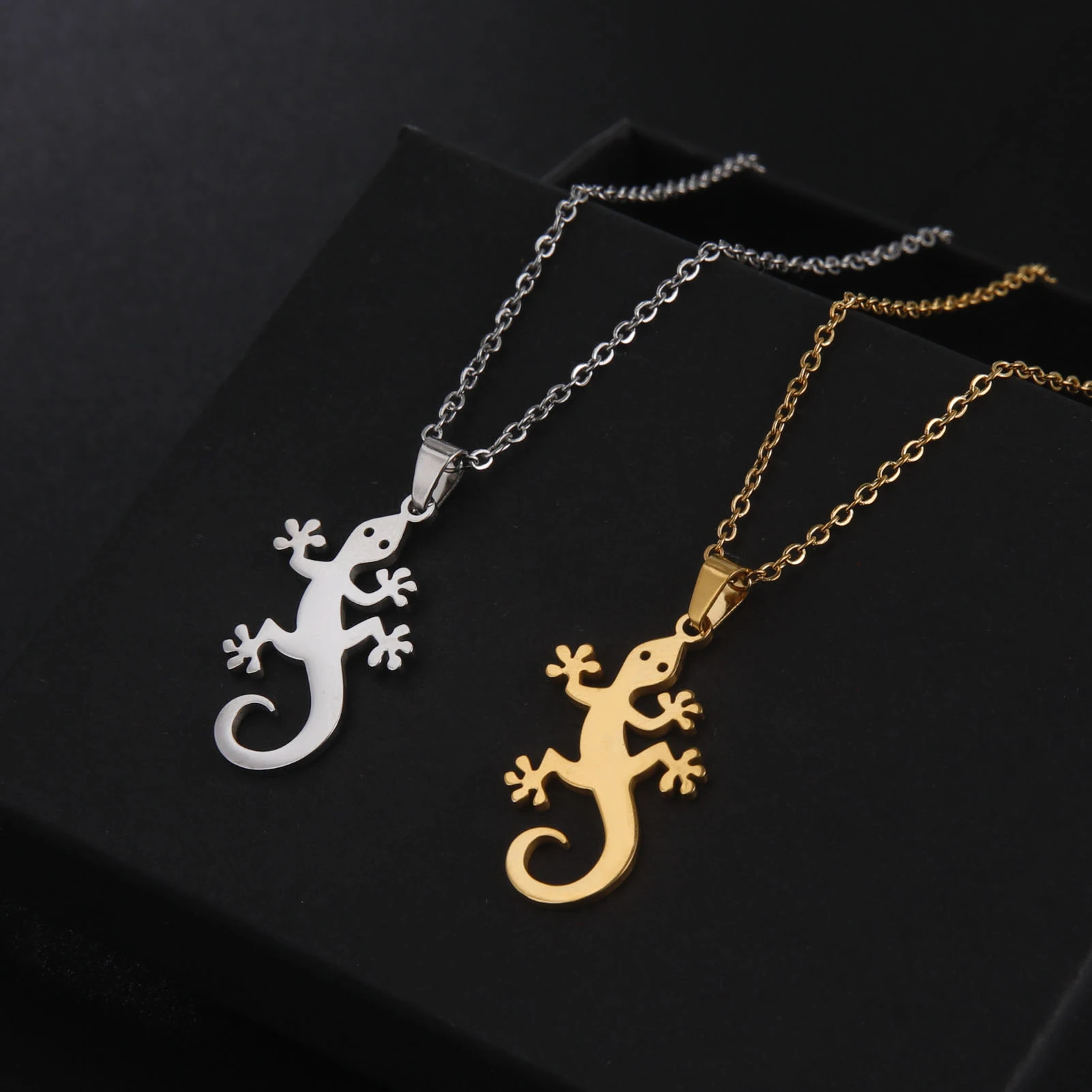 Cute Animal Gecko Necklace for Women New in Stainless Steel Lucky Jewelry Pendant Necklace Birthday Mother Gift