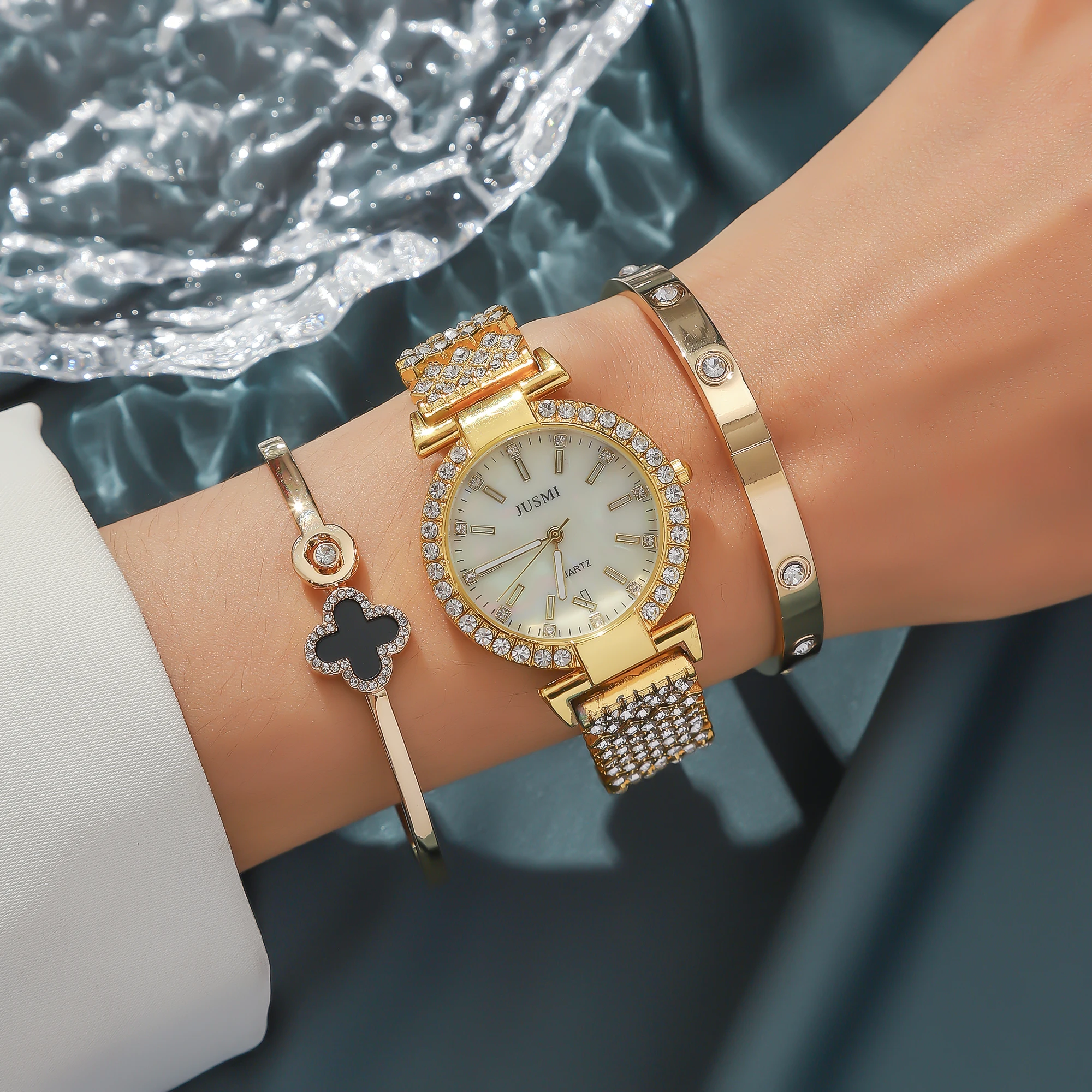 

Новый инкрустированный бриллиантами звездное небо модный ретро высокий дизайн смысл простой роскошный женский кварцевый браслет для часов комплект из трех предметов