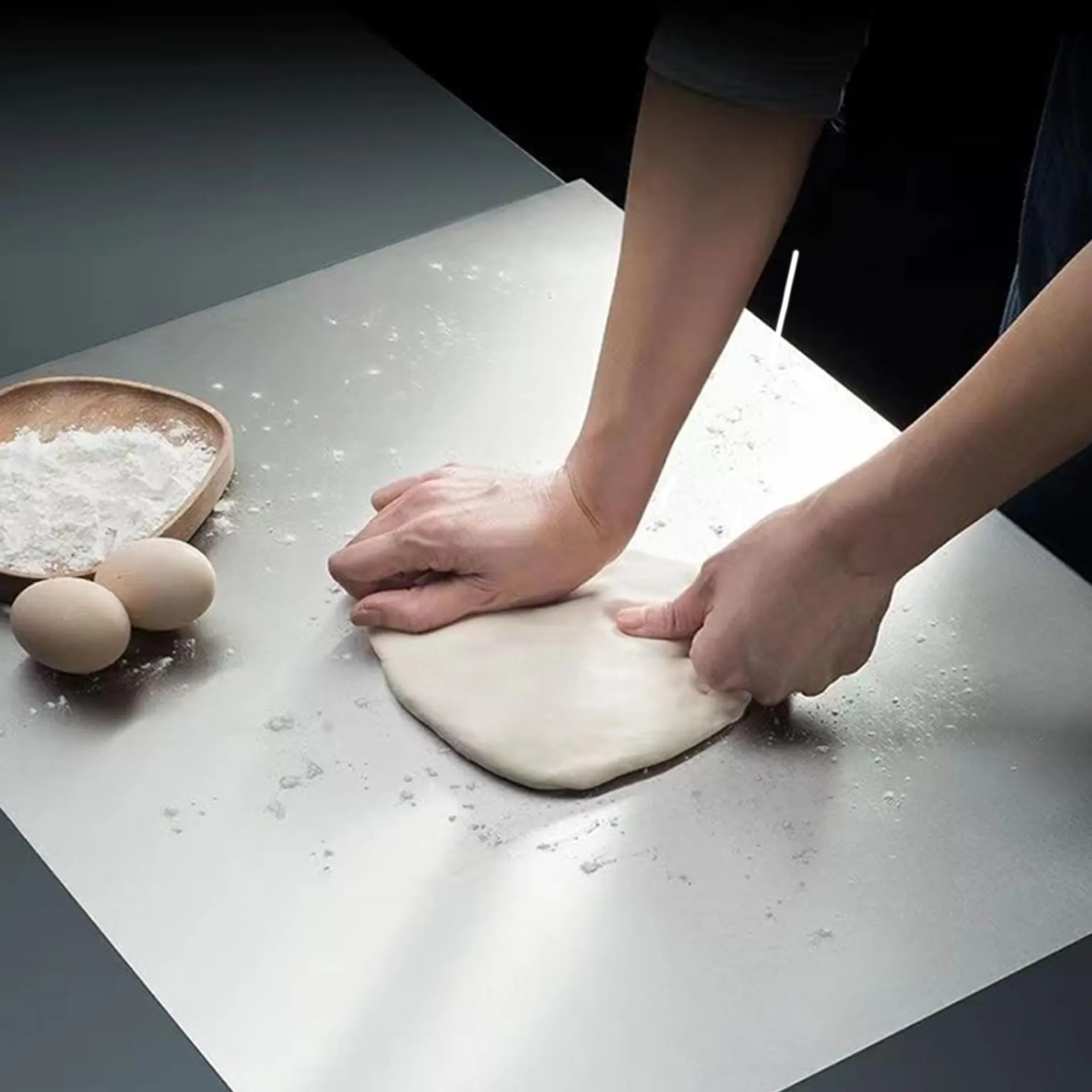 F2 Kitchen Tool Cutting Board Food Grade 304 Stainless Steel Cutting Board Non slip Edge Suitable for Cutting Vegetable Pastries