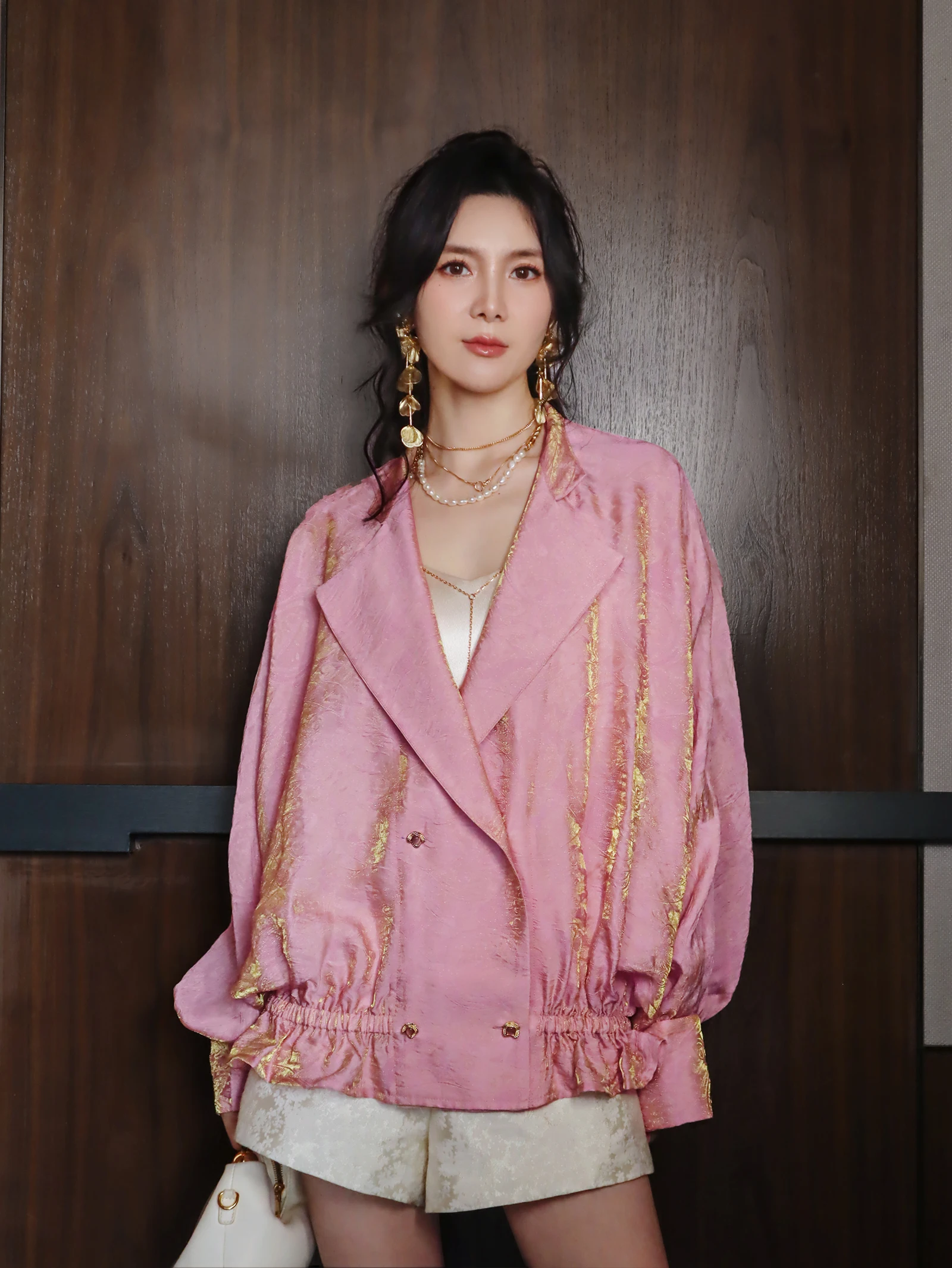 

Elegant Double Color Silk Batwing Sleeve Shirt Floral Embroidery Loose Fit Women's Spring Summer Casual Fashion Top