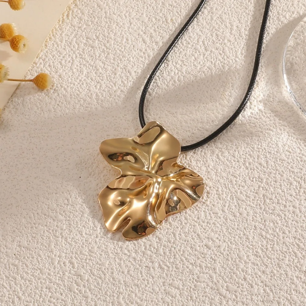 Punk Personality Irregular Liquid Metal Pleated Pendant Flannel Choker Necklace for Women Hip Hop Fashion Jewelry Accessory Gift