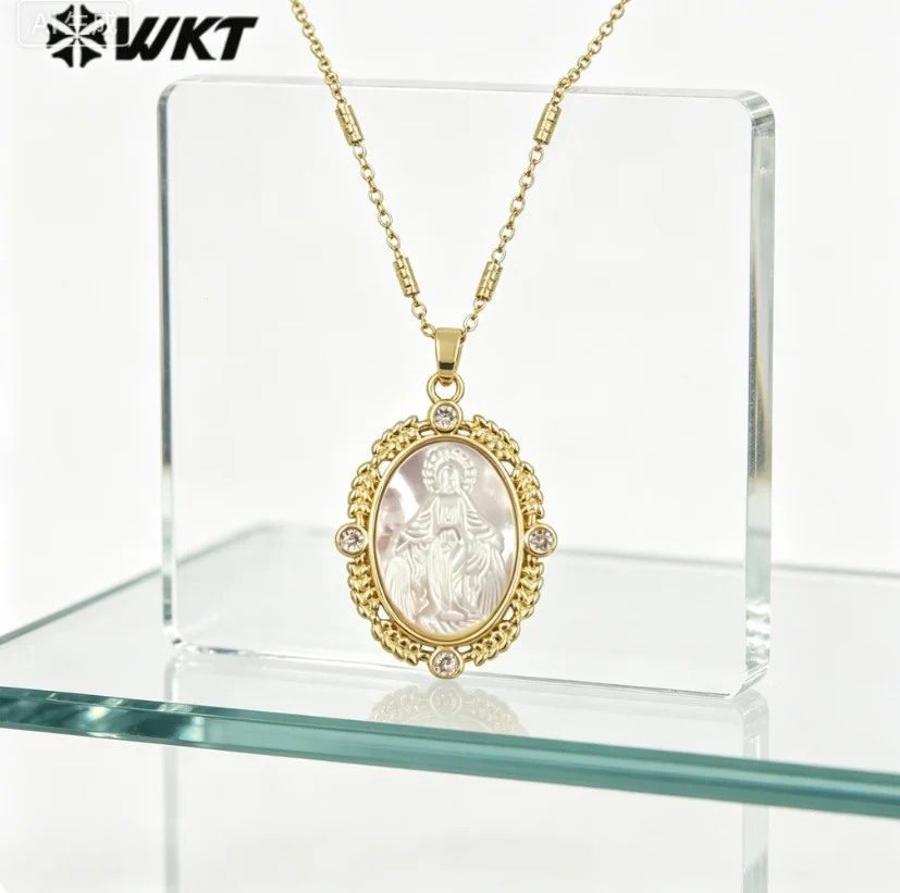 WT-JN272   2024 Vintage Metal Lace Edge Craft Natural Shell With Pattern Carved Necklace And Zircon Inlaid Exquisite Jewelry
