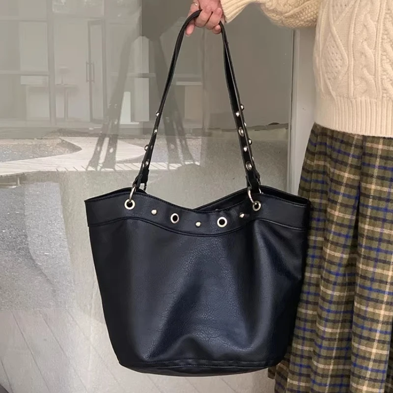 

Large Capacity Punk Locomotive Style PU Leather Women's Shoulder Bag Fashion Rivets Ladies Handbag Versatile Female Tote Bag