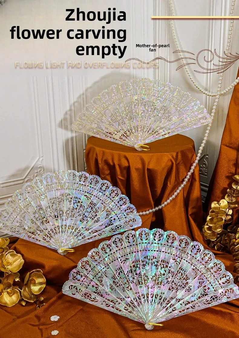 

Складной веер из перламутра, имитация старинного западного веера, с ажурной резьбой, выполненной в технике реставрации.