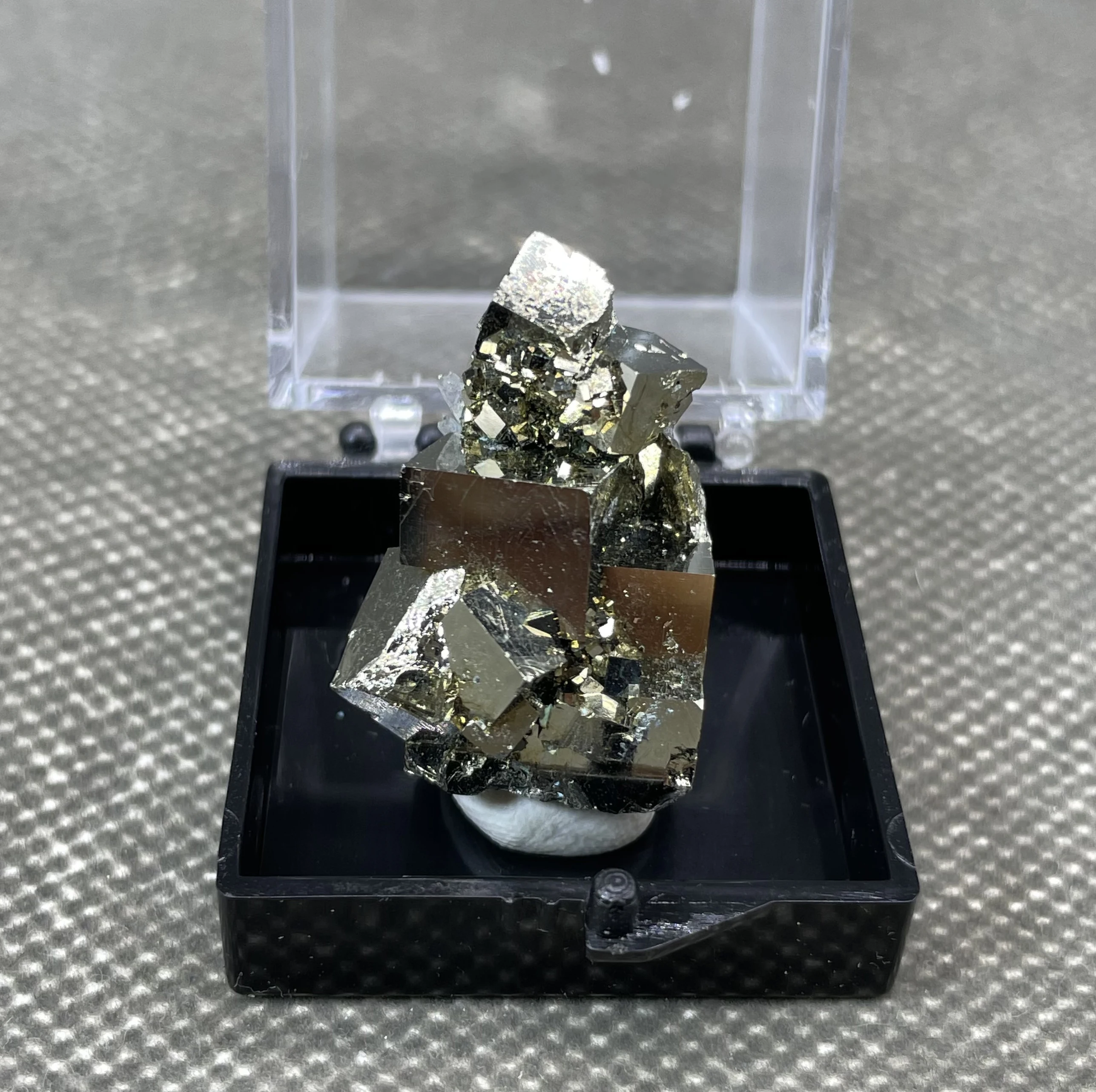 

NEW! 40g Natural shiny Peru pyrite mineral specimen stones and crystals healing crystals quartz gemstones + box size 3.4cm