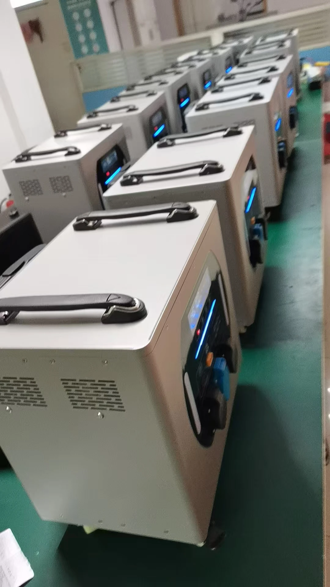2000W Portable All In One Home Energy Storage System 12.8V 200Ah LiFePO4 Battery With Solar Inverter