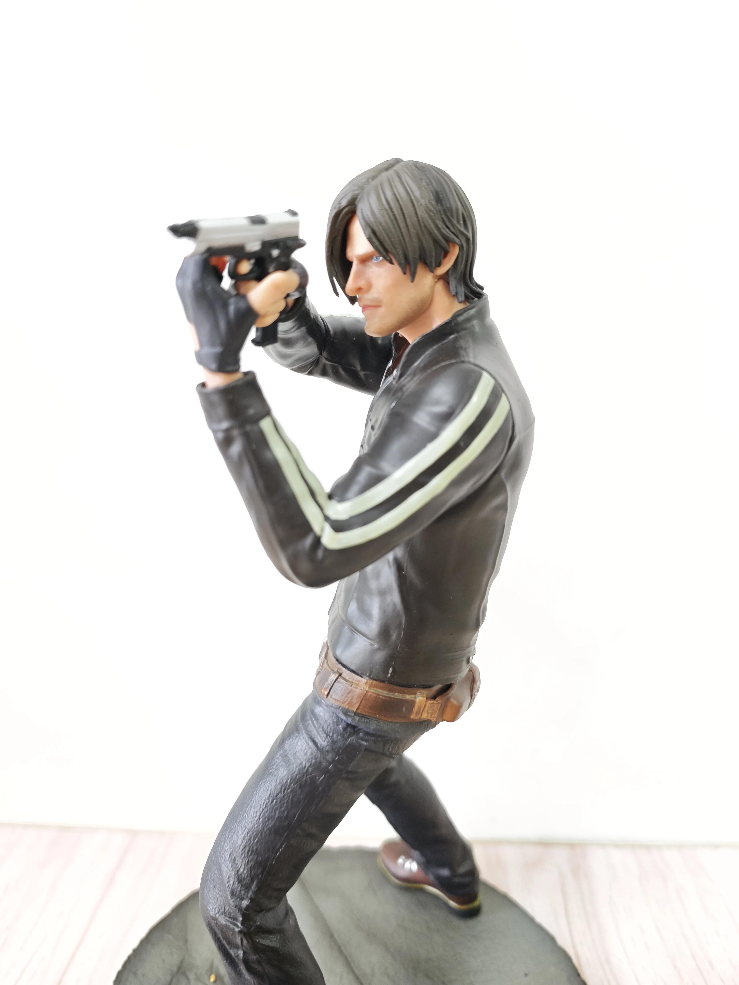

In Stock 30cm Anime Resident Evil Leon Action Figure Leon·S·Kennedy Figures Statue Collection Model Toy Decora Toys Collect Gift