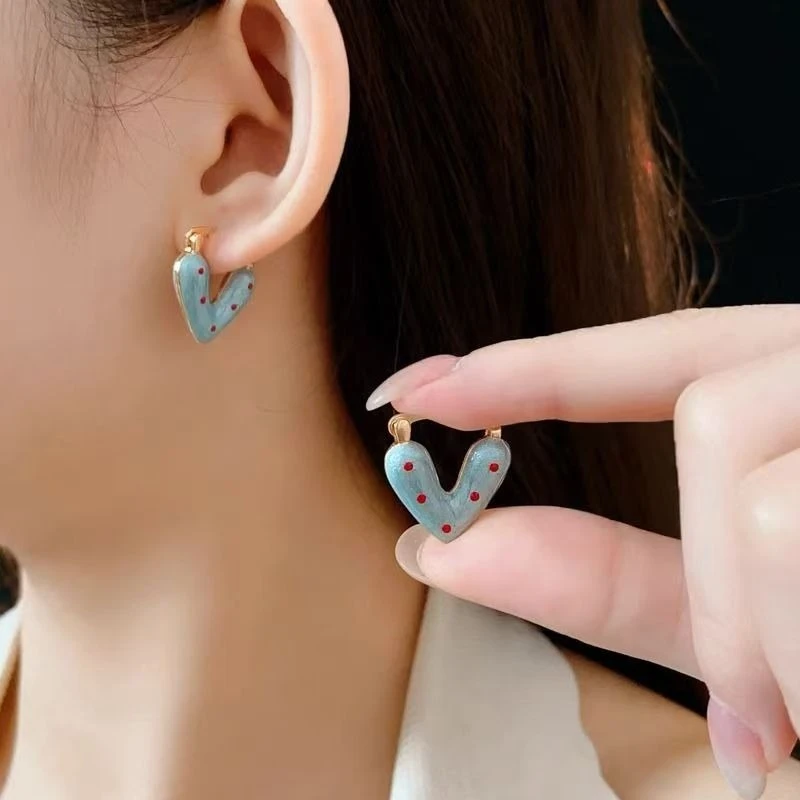 2025 New Personalized Creative Heart Drop Earrings Ladies Fashion Simple Design Daily Hundred with Jewelry Gifts