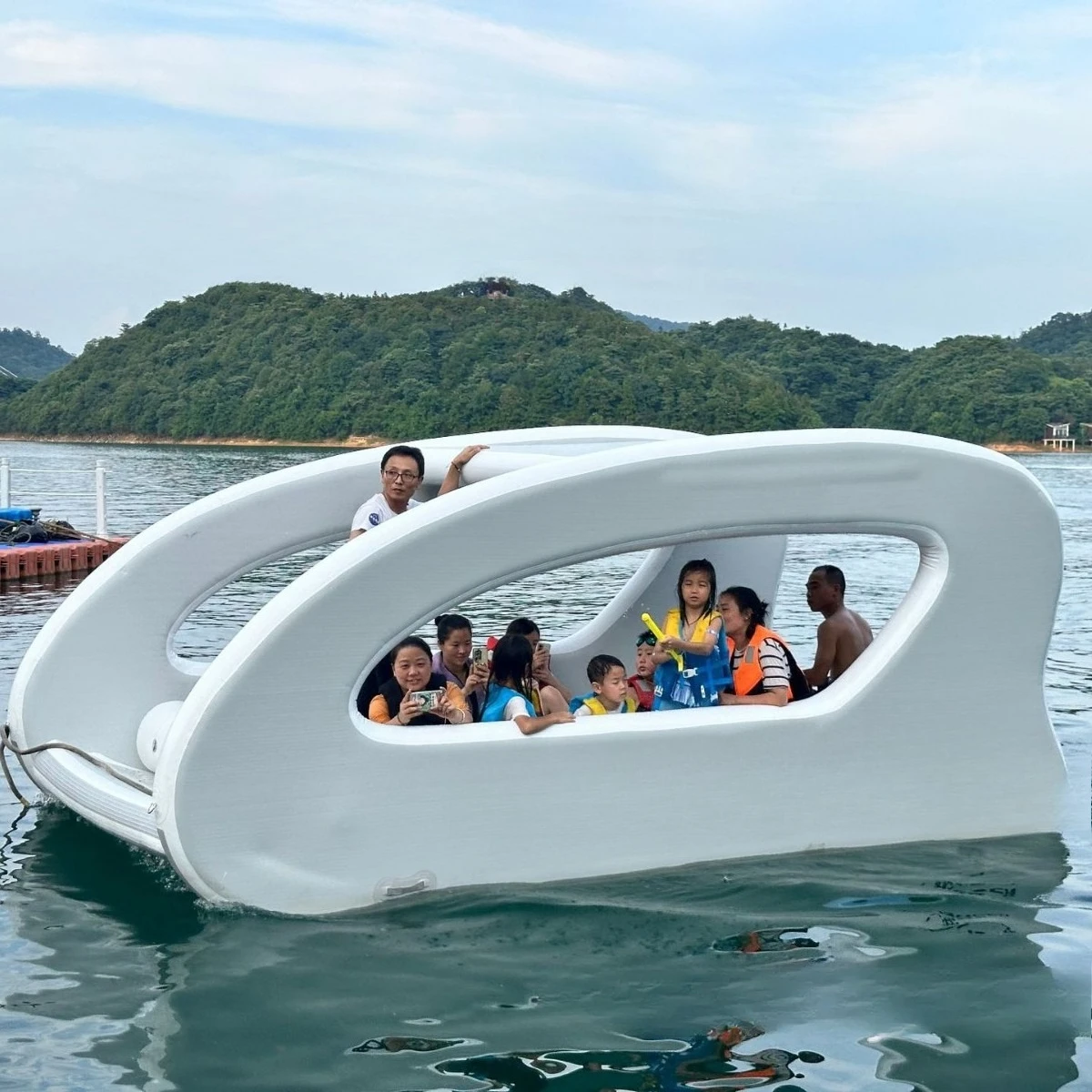 Solar Powered Electric Inflatable Yacht – Leisure & Party Boat with Motor, Eco-Friendly Inflatable Watercraft for Lake/Sea