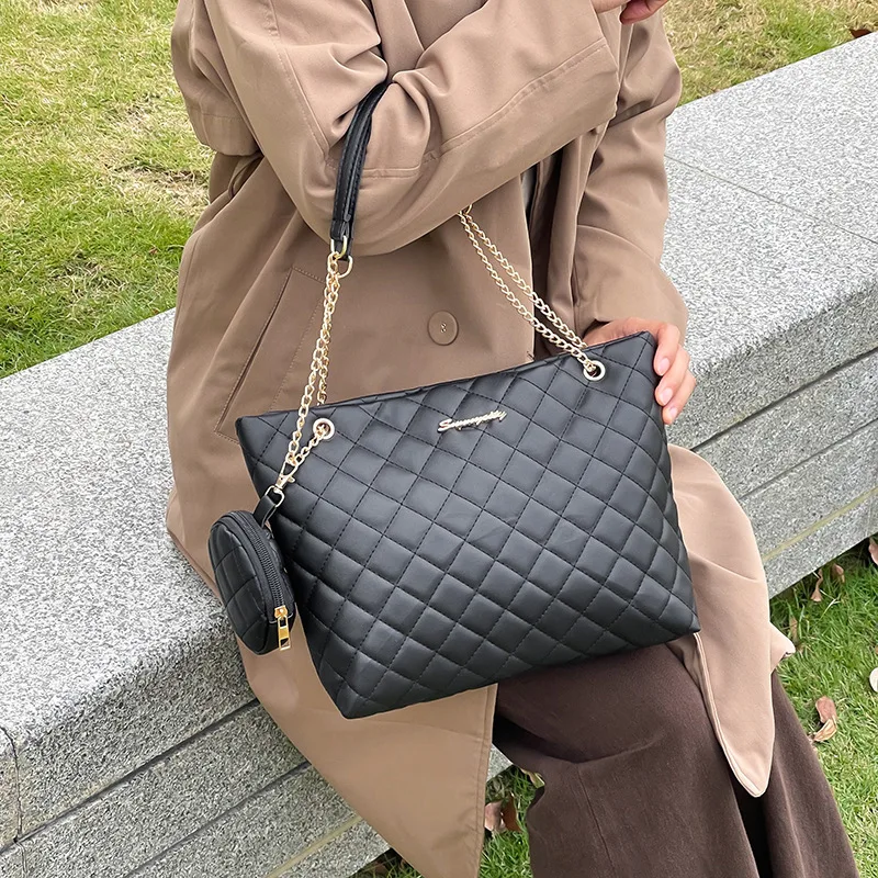 

Lingge Embroidered Mini Wallet Hanging Tote Bag 25 New Fashionable Simple Letter Decorative Chain Shoulder Bag