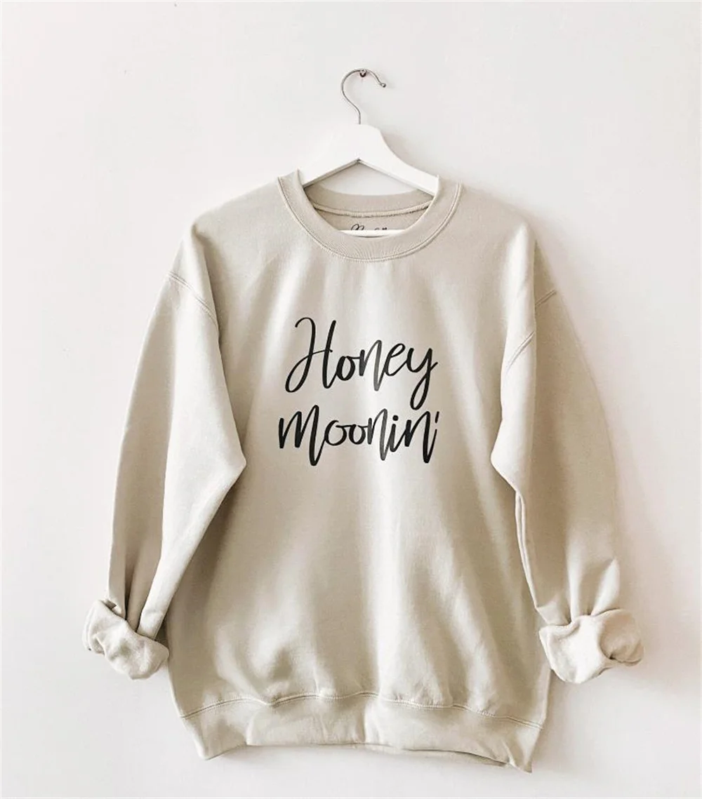 

Honeymoonin’ Slogan Sweater Sweatshirt. Wedding Hen Gift. Bride Wife Mrs Sweater Just Married Honeymoon Minimoon.Future Newlywed