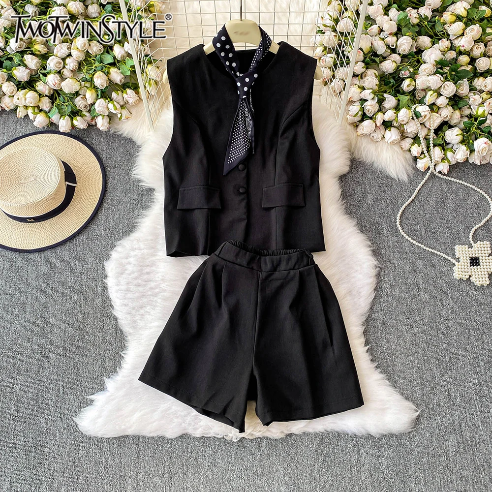 

TWOTWINSTYLE повседневные однотонные комплекты из двух предметов для женщин, топ без рукавов с круглым вырезом, шорты с высокой талией, шикарный комплект, женская мода KSE543862
