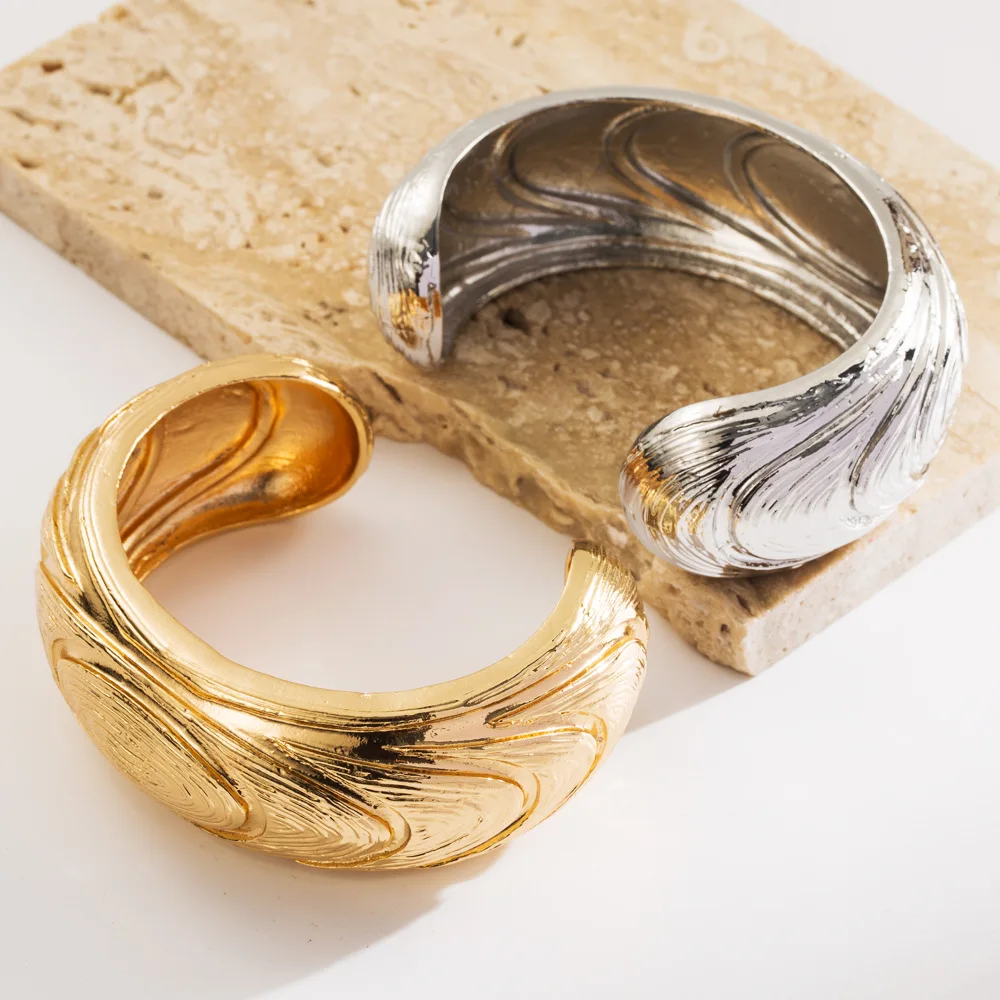 

Fashion Three-Dimensional Relief Water Wave Texture Open-Ended Gold Bangles Graceful Fashion Luxury Jewelry Wholesale