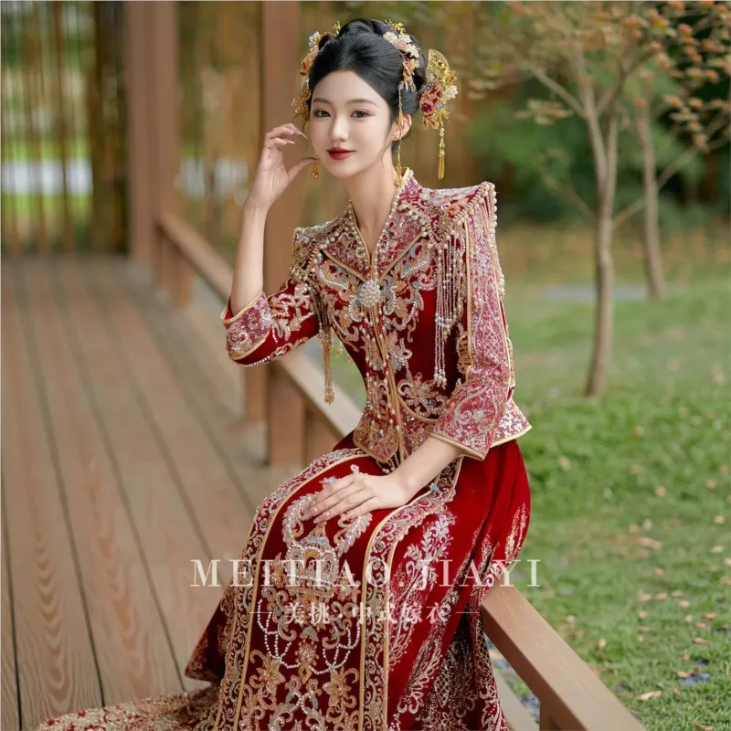 

The new bride's wedding dress Chinese-style and toasting from Heavy Industry have been launched