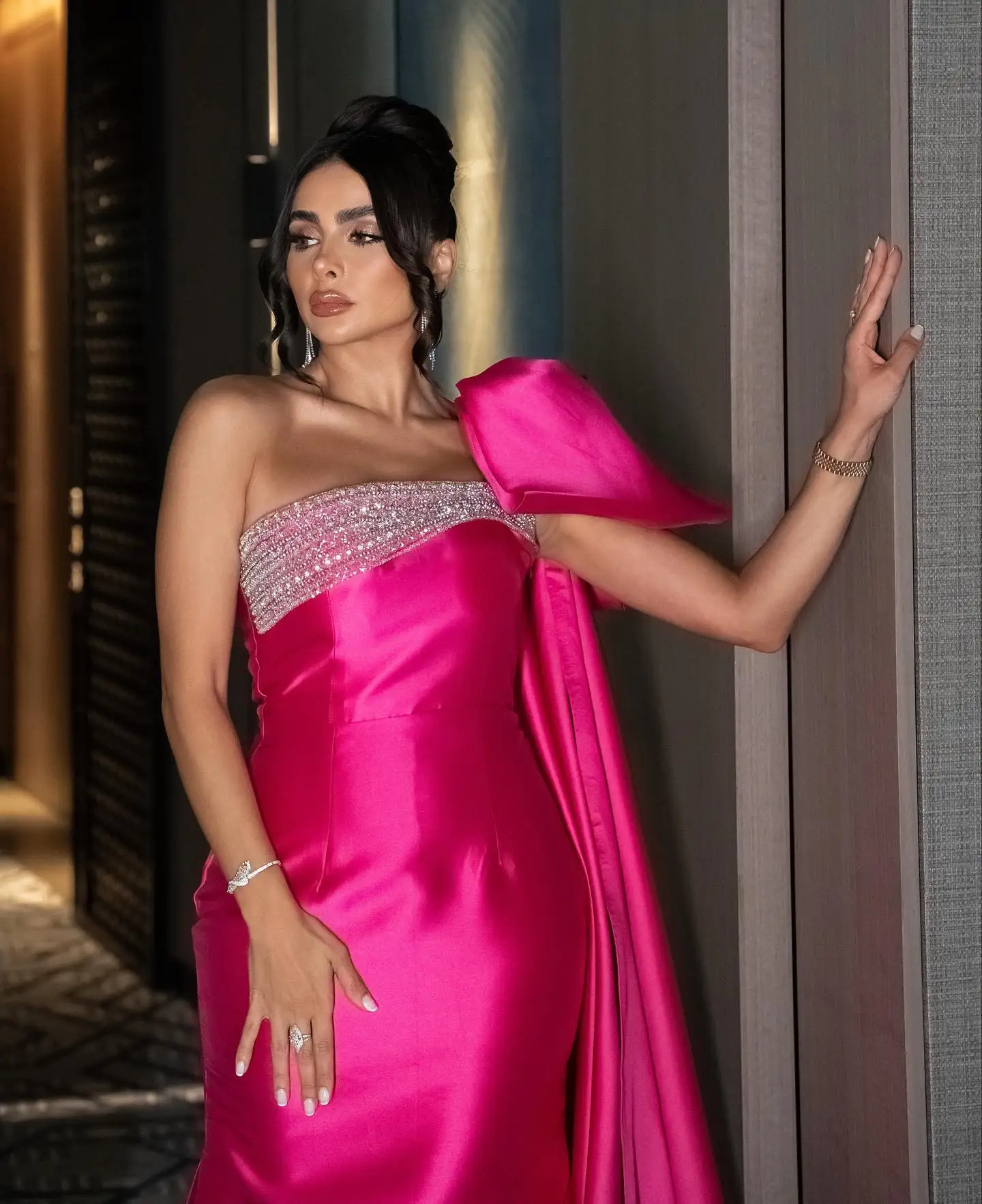 EDECPBM Robes de mariée personnalisées pour les fêtes Perles d'ongles Robe de soirée pour femme Satin فسات Б Khuṁеakirч bagoнее Tail Gala de bal