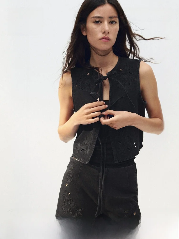 

H&M Women's Denim Vest Summer Front Buckle Design Short round Neck Cotton 100% Regular Thickness 2025 Summer Collection
