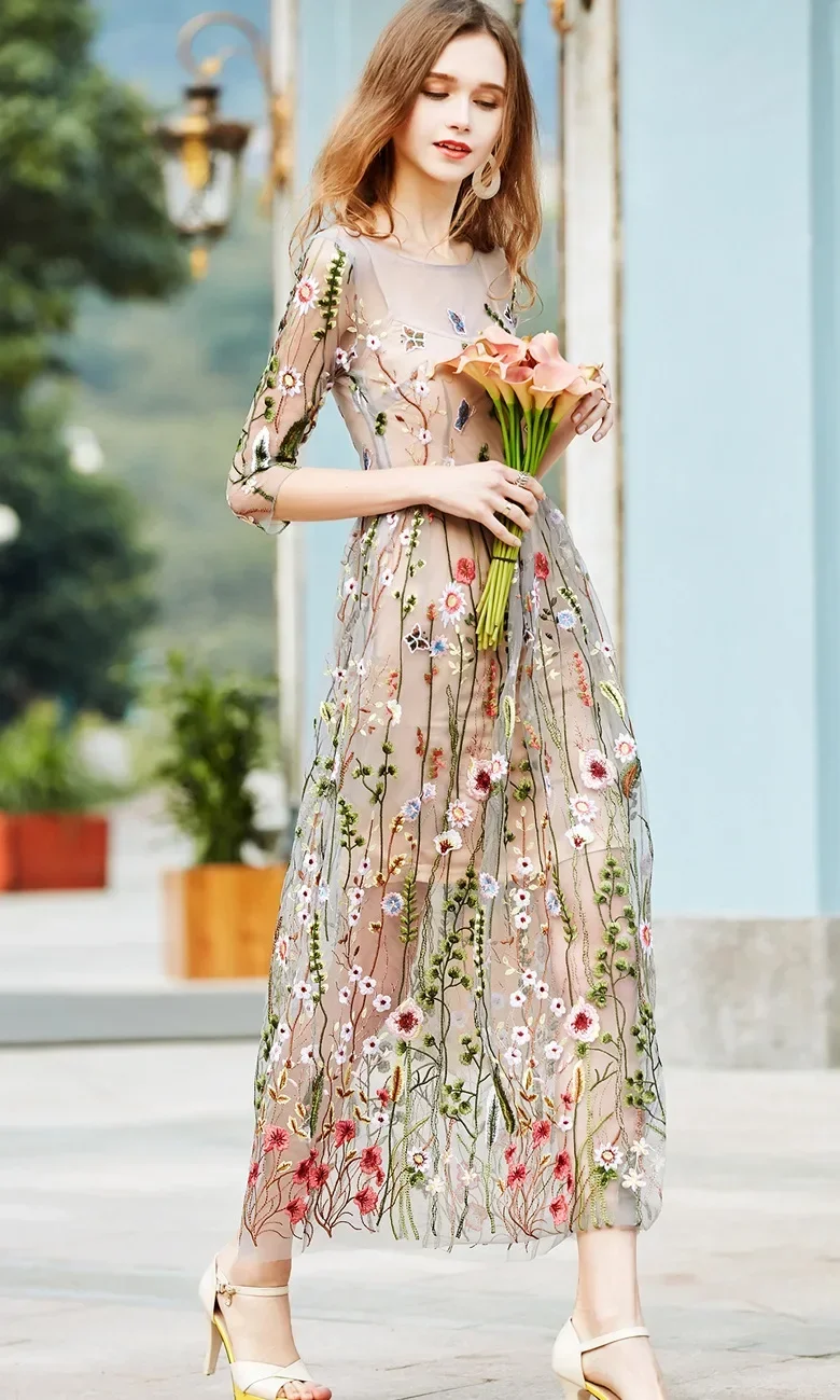 

Romance by the Sea: Vintage Chinese Style Embroidery Maxi Dress for Spring Beach Vacation
