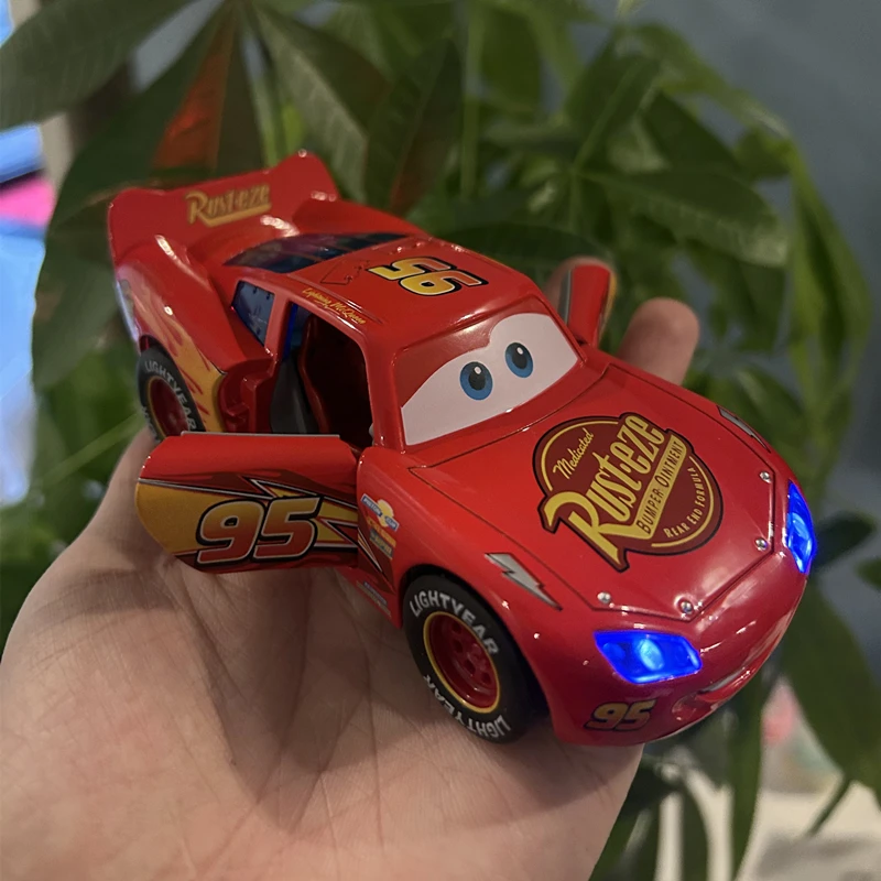 Modèle réduit de voiture Rains Mcqueen en métal moulé sous pression avec lumières, Disney Toy Story 3, roue arrière nervurée, crachez votre langue, jouets à inertie