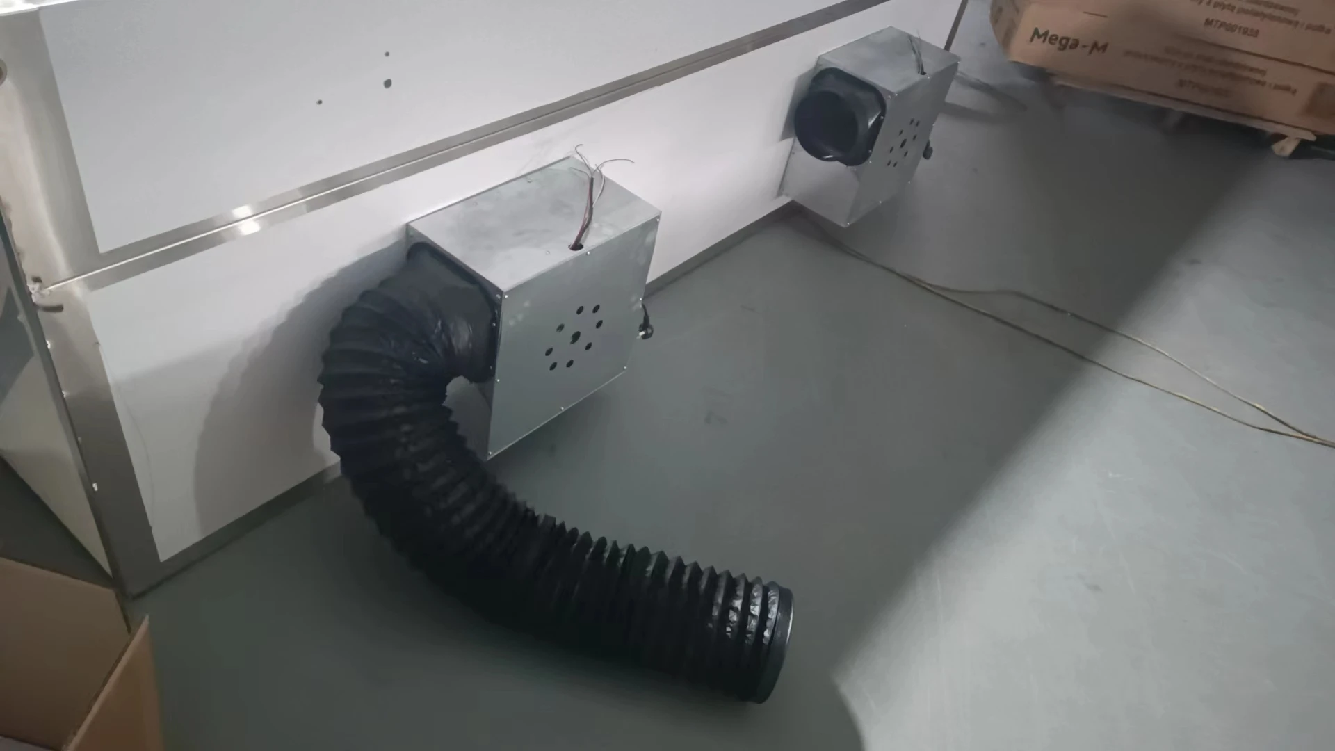 شفاط المطبخ التجاري المصنوع حسب الطلب من الفولاذ المقاوم للصدأ مع فلتر وموتو