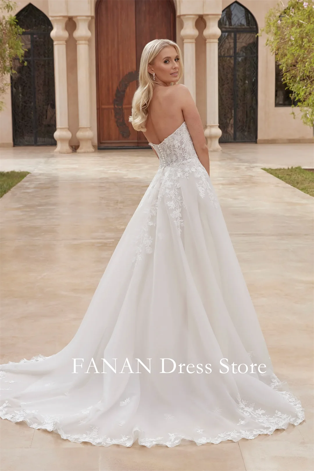 Fanan Organza Customized Ball Gown with Demi Cups and Exposed Boning Ivory Wedding Gown Elegant Wedding Dresses without Sleeves