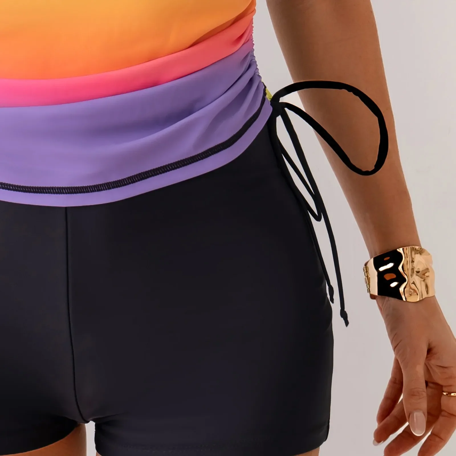 レディースビーチスポーツビキニセット グラデーションカラー 半袖 プッシュアップ スプライシング ジッパーカバー お腹トップス フラットアングル サイドタイ ショーツ