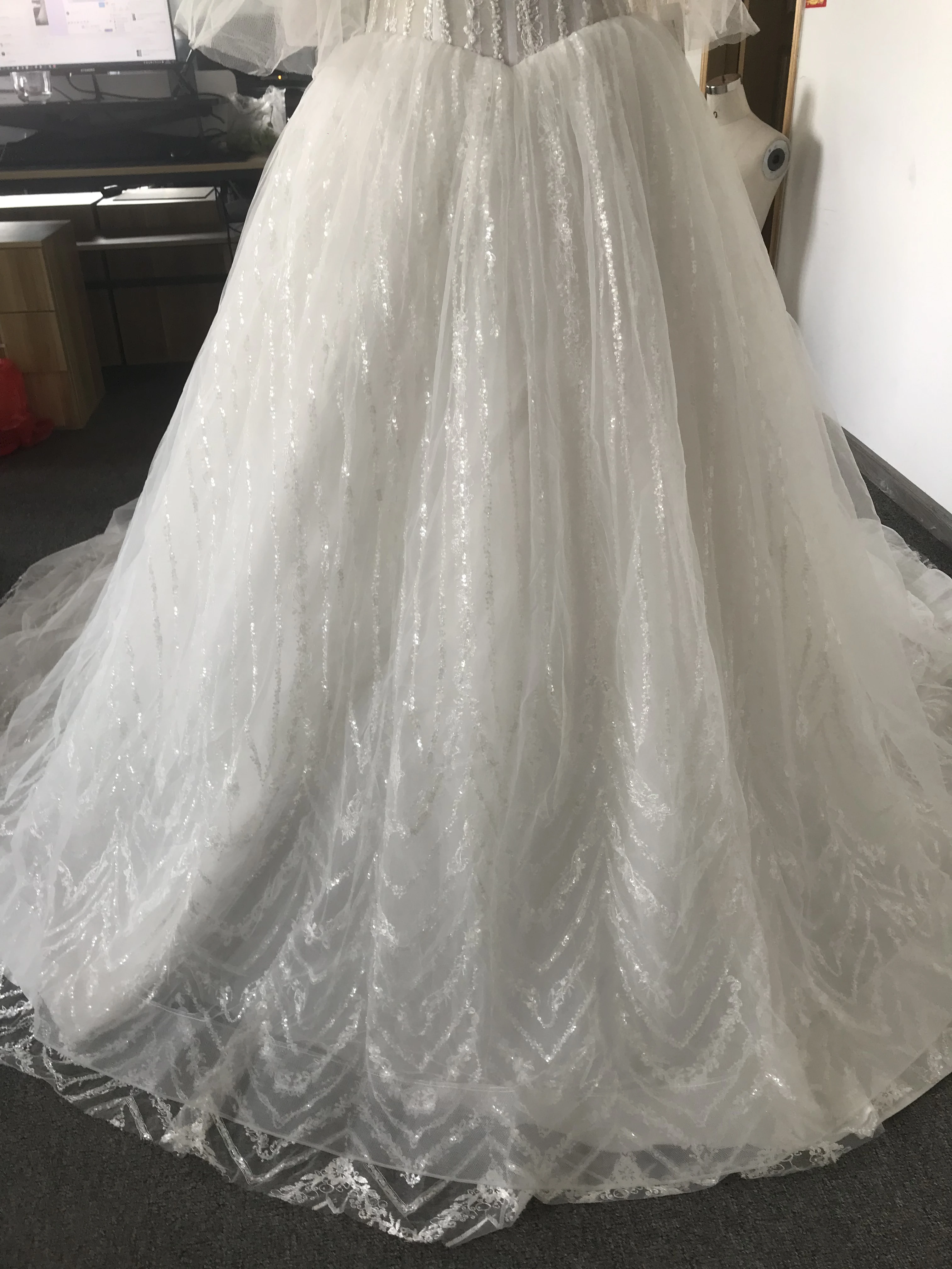 CloverBridal – Robe De Mariée plissée en mousseline et dentelle, bon marché, prête à être expédiée, avec des diamants, à prix réduit, nouvelle collection 1090