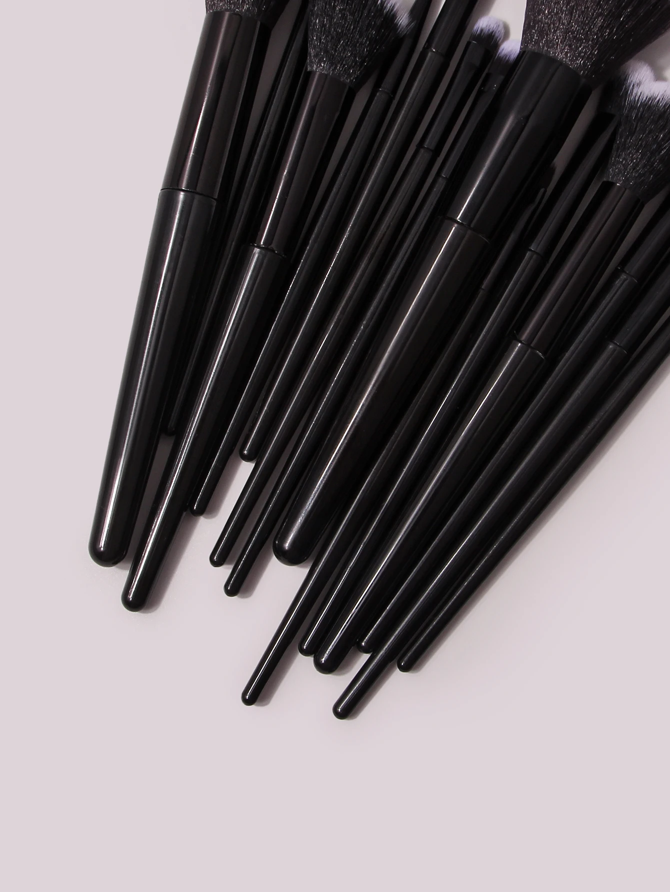Conjunto de pincéis de maquiagem de 14 peças, pincel de sombra, pincel de contorno, pincel de máscara, design portátil de cerdas macias, ferramenta de maquiagem profissional