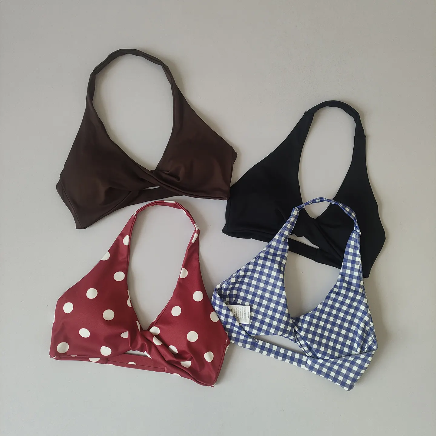 Women Twist Front Halter Yoga Bra V Neck Padded Sports Bra Polka Dot Plaid Solid Color Backless Fitness Gym Workout Crop Top