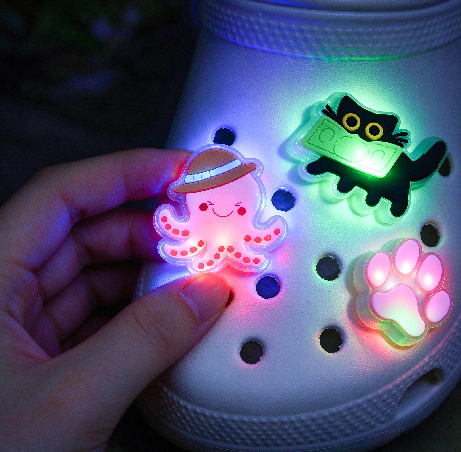 1/20pcs Glowing Animal Cool LED Shoe Charms Set DIY Light-Up Pins for Clogs Accessories Panda Cat Penguin Detachable Buckles