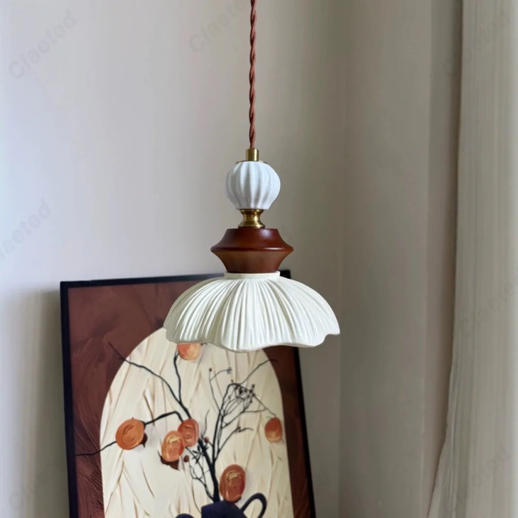 

European Retro LED Flower Wall Lamp Cream Wind Living Room Dining Room Corridor Bedroom Bedside Decorative Lighting