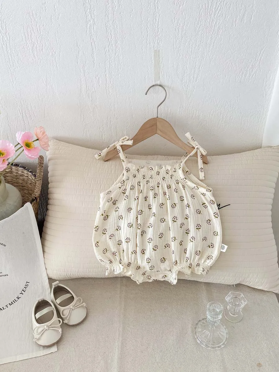 Summer baby clothes Korean thin floral sling bow triangle jumpsuit, sweet and cute baby jumpsuit, suitable for going out
