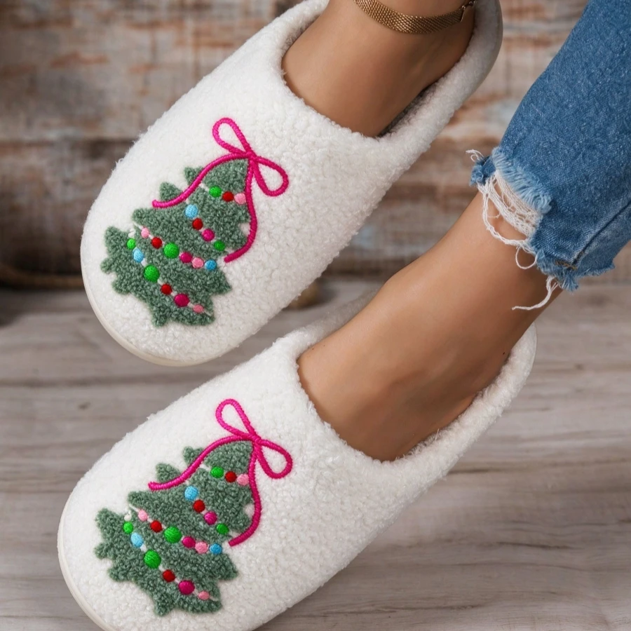 女性用クリスマス柄のふわふわスリッパ。クリスマスツリー、ピン - Shoe Tree のレビューと価格