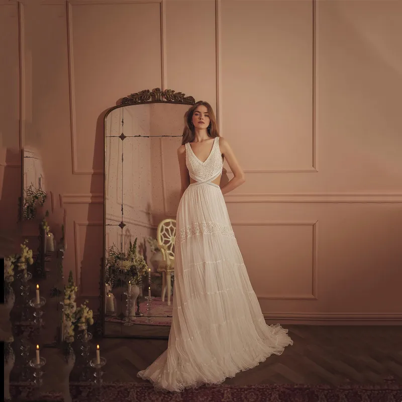 

Elegant A-Line Tulle Wedding Dresses Simple Spaghetti Straps V Neck Pleat Lace Sexy Backless Cut-out Bridal Gowns Customized