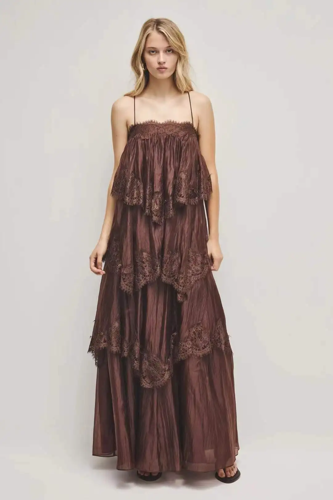 

High Quality 2026 Women Lace Patchwork Maxi Dress Spaghetti Strap Ruffle Layer Flowy Boho Beach Vacation Wedding Guest Gown