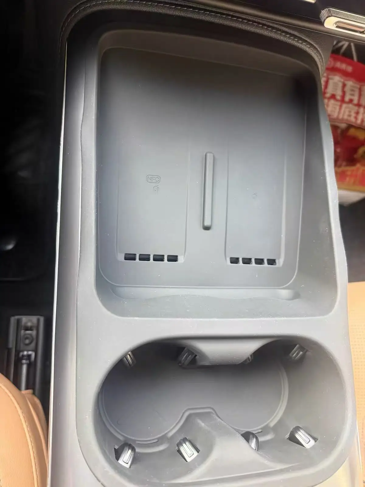 

For Xpeng G6 EV 2025 2026 2027 Wireless Charger Protective Pad with Cup Holder Storage Box Drink Holder Glove Box Organiser