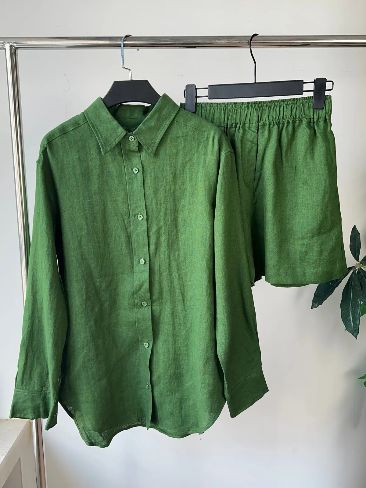 

Spring 2025 Women's Casual Cotton Linen Shirt Set Two-Piece Shorts Sleeve Long Collar Button-Up Fashion Ensemble