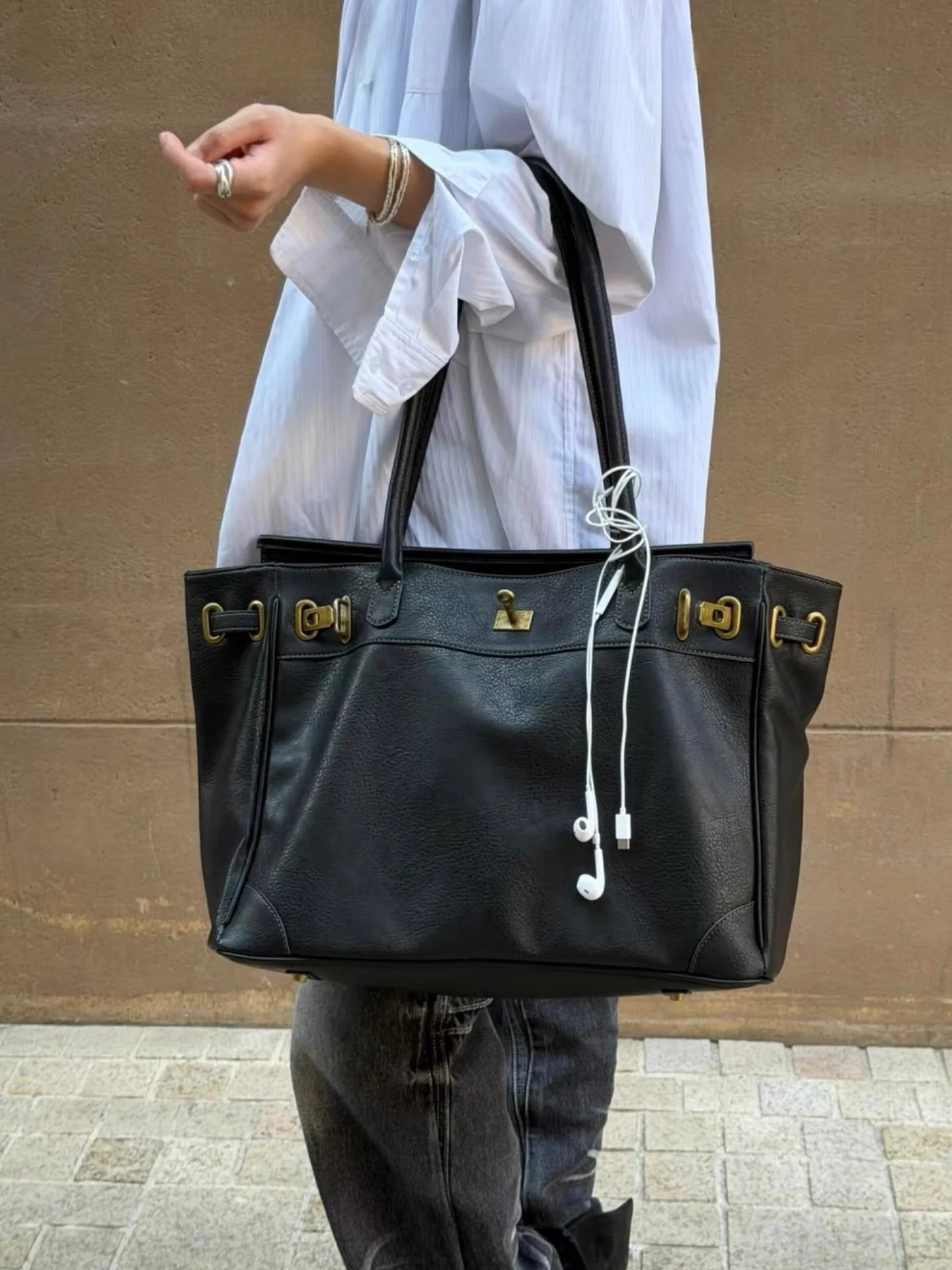 Black Large Capacity Commuter Handbag Punk Single Shoulder Bag Fashion Retro Metal Buckle British Style Square Shape Women's Bag
