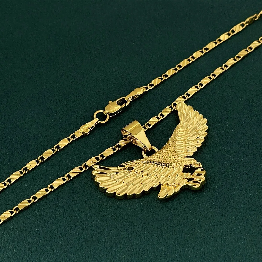 Thumbnail 4 - #7 Trending Gold Necklaces Right Now