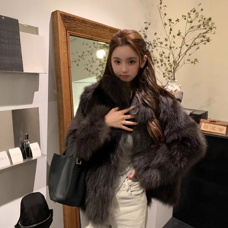 

Экологичные меховые шубы — модные на сезон, утепленные шерстяные пальто с хлопковой подкладкой и хлопковая одежда.