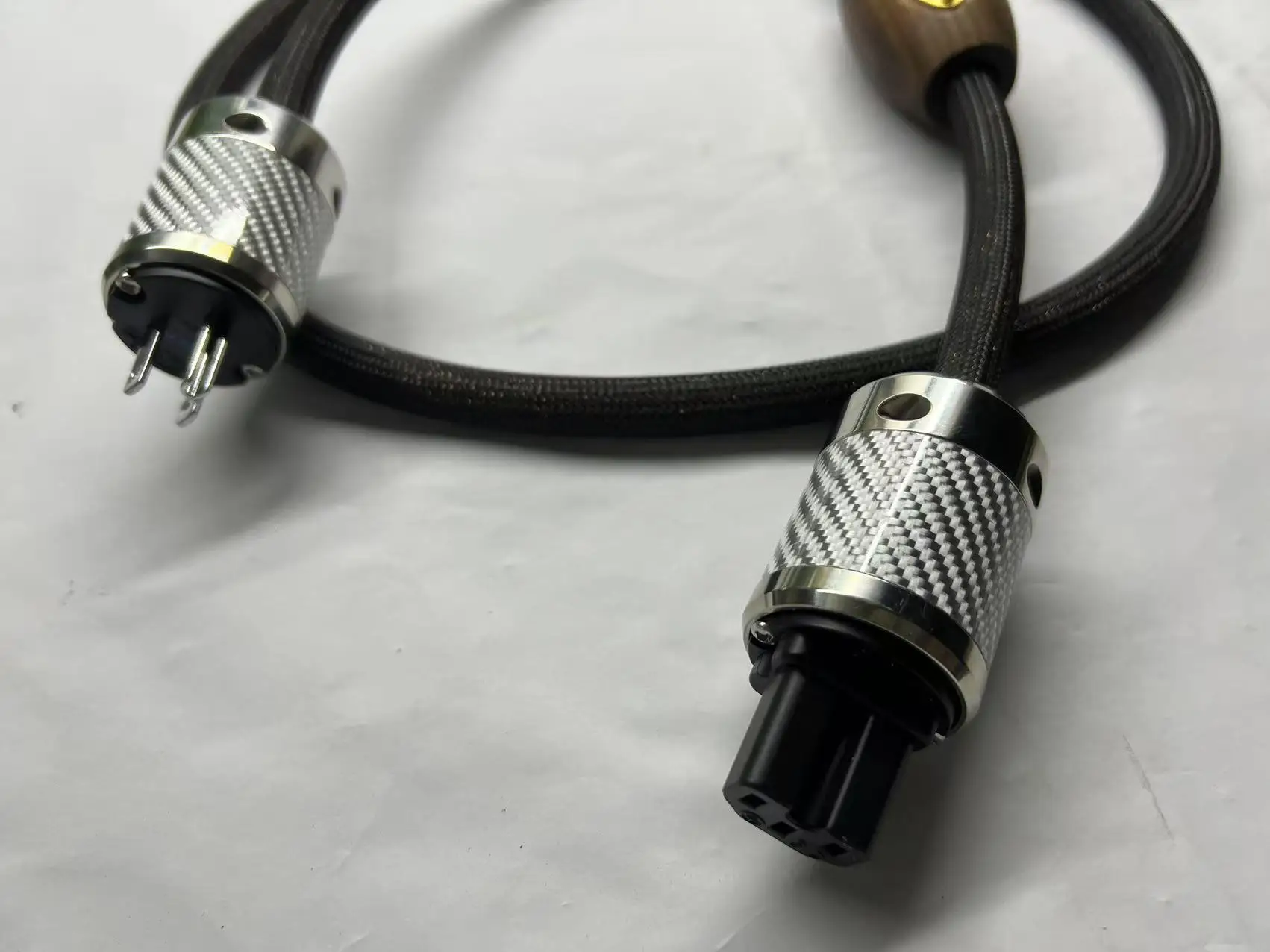 سلك طاقة بتصميم جورما السويدي Steed StateMENT أمريكي أوروبي