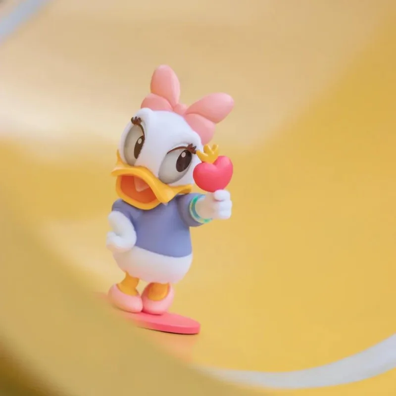 Boîte aveugle Disney Donald Duck Daisy Club, poupée mignonne, figurine tendance, cadeau, ornements périphériques de bureau