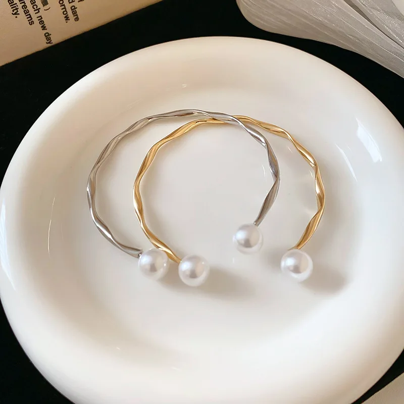 New Arrival Simple Wrapped Wave Pearl Open Women Bracelet for Girls Exquisite Luxury Gold Color Pearl Bangle Fashion Jewelry