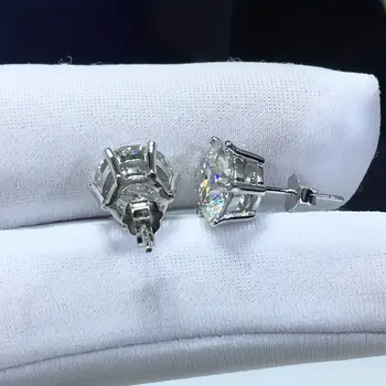 8 最佳銷售 莫桑石螺絲耳釘 - №2