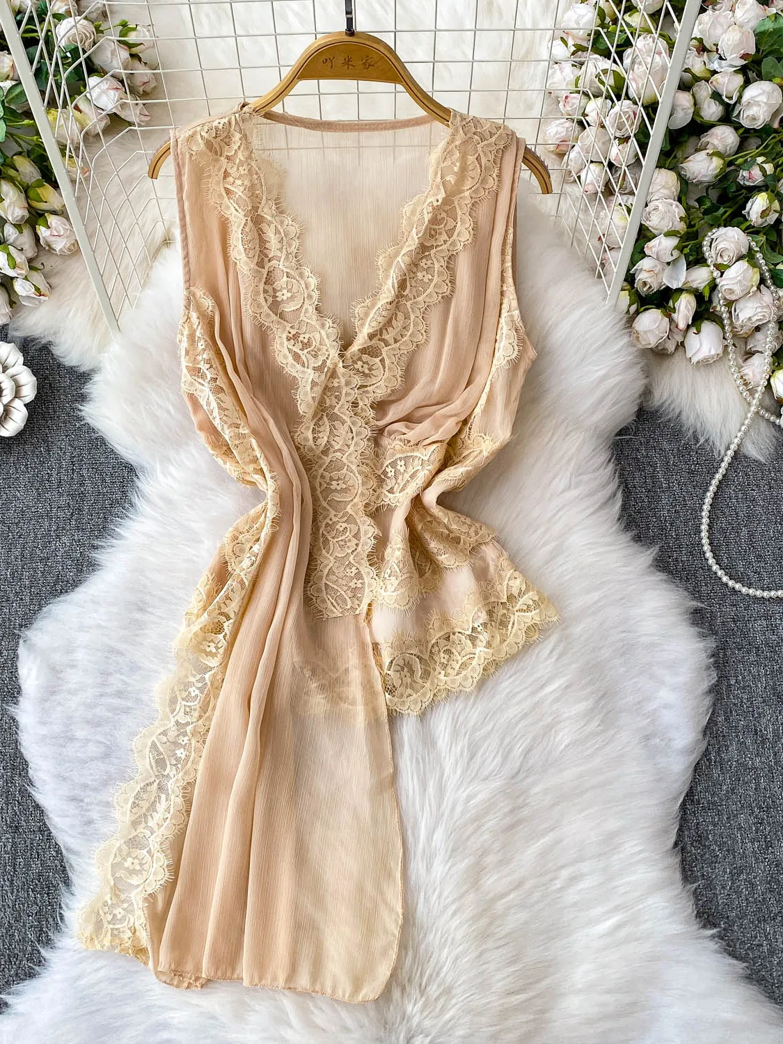 

Sexy Lace Splice V-ne Svel Vest Women's Summer Outerwear Slimming Design Sensual Floating Sa Top Commute Sle
