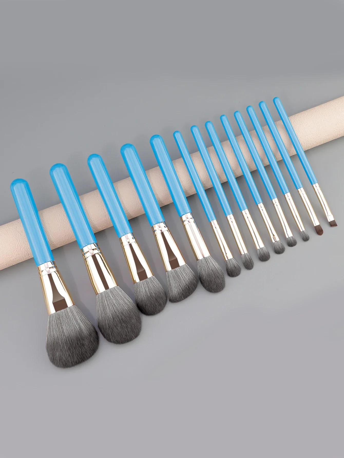 13 Makeup Brush Set Granny Gray Solid Wood Handle Makeup Tool High end Beauty Brush Brand: UOHLCX
