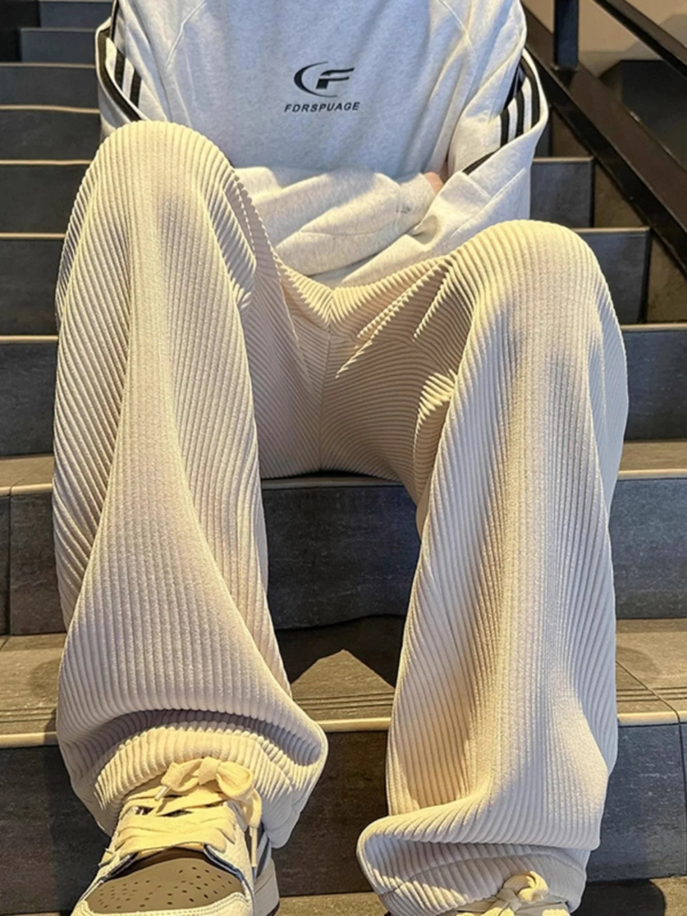 Winter New Style Warme Fleece-gefütterte dicke Retro-Jogginghose mit geradem Bein für Frauen, koreanische Version, lockere, lässige, schlankmachende, warme, vielseitige High-Street-Hose mit weitem Bein für Frauen