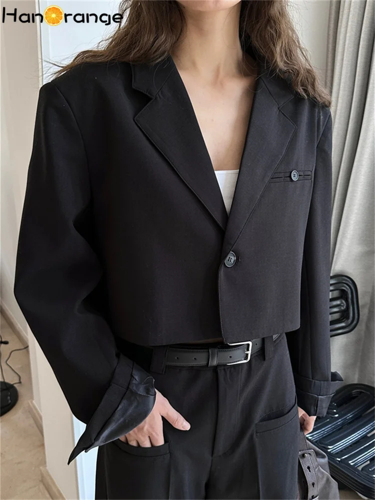 HanOrange 2024 Spring Fashion Modern Wide Shoulder Silhouette Cropped Suit Jacket Women Loose High Waist Short Blazer Oat/Black