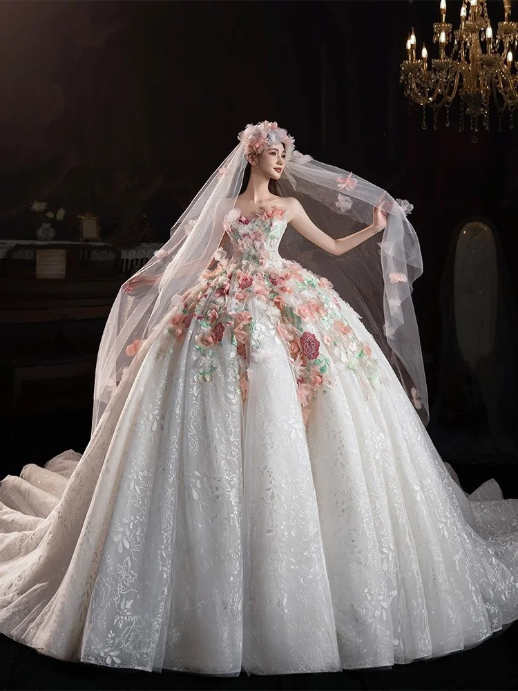 

A new strapless light luxury and niche dress